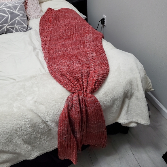 Mermaid Tail Blanket - Picture 11 of 13